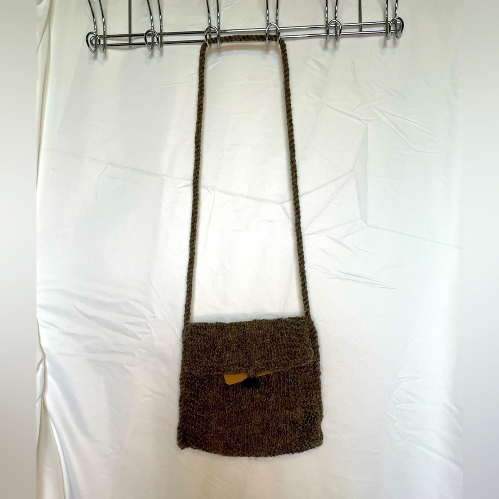 Handmade/ White lined woven crossbody bag​​​​​​​​​​​​